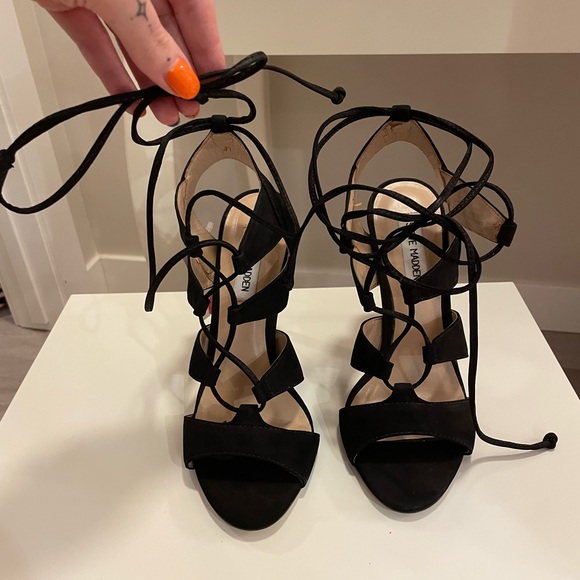 Steve Madden Elegant Black Lace-Up Heels - Picture 2 of 13